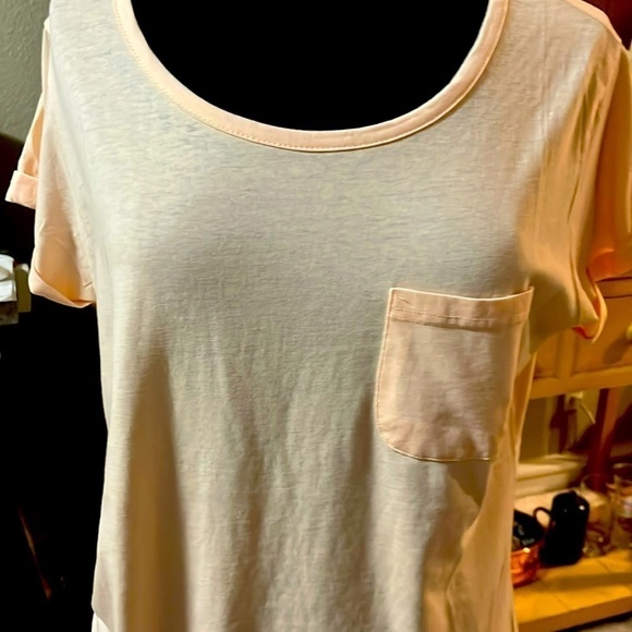 Front pocket, teeshirt scoop, neck, rolled shoulders, polyester, and cotton - Picture 1 of 5